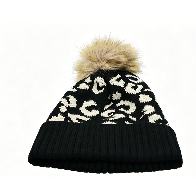 قبعة صوفية نسائية دافئة بطبعة  - مراجعة Beanie Cuffed Knit وسعره